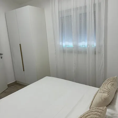 Deluxe Kate Makarska