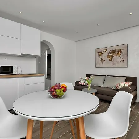 Deluxe Kate * Makarska