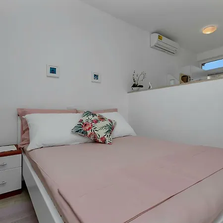 Deluxe Kate * Makarska