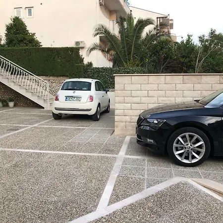 Deluxe Kate Makarska